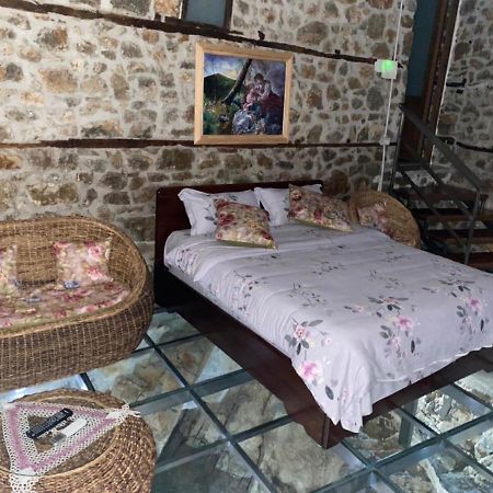 Nuci'S Home Glass Floor Tushemisht Exterior photo