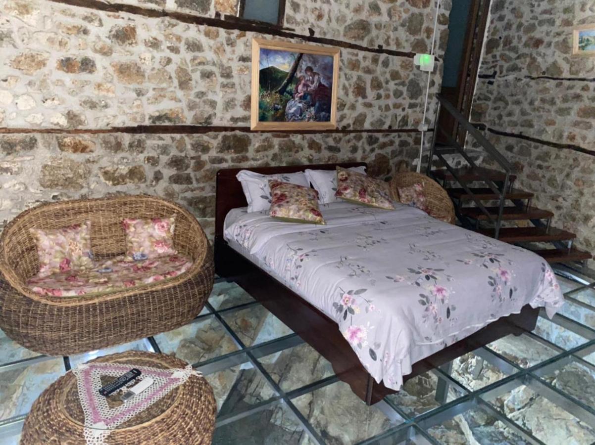 Nuci'S Home Glass Floor Tushemisht Exterior photo