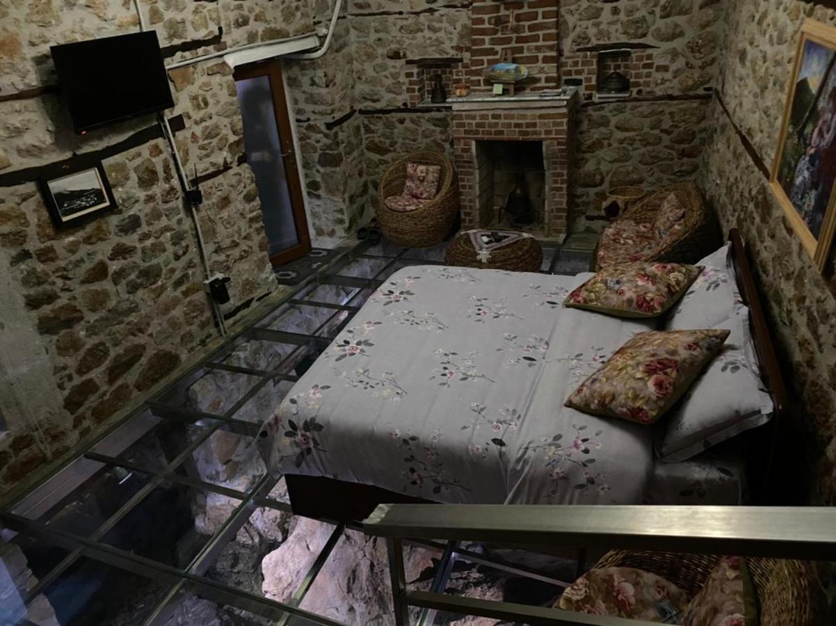 Nuci'S Home Glass Floor Tushemisht Exterior photo