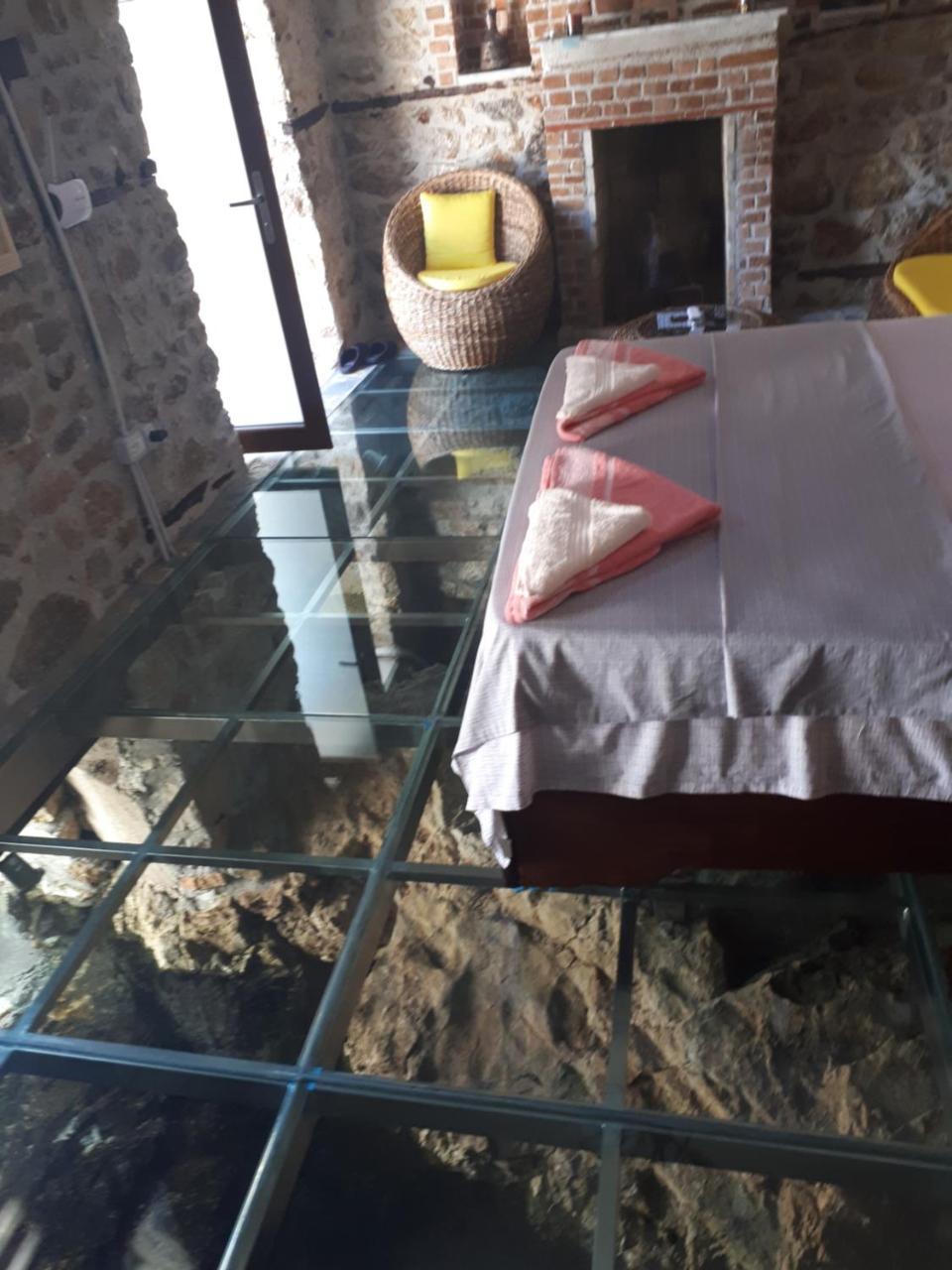 Nuci'S Home Glass Floor Tushemisht Exterior photo