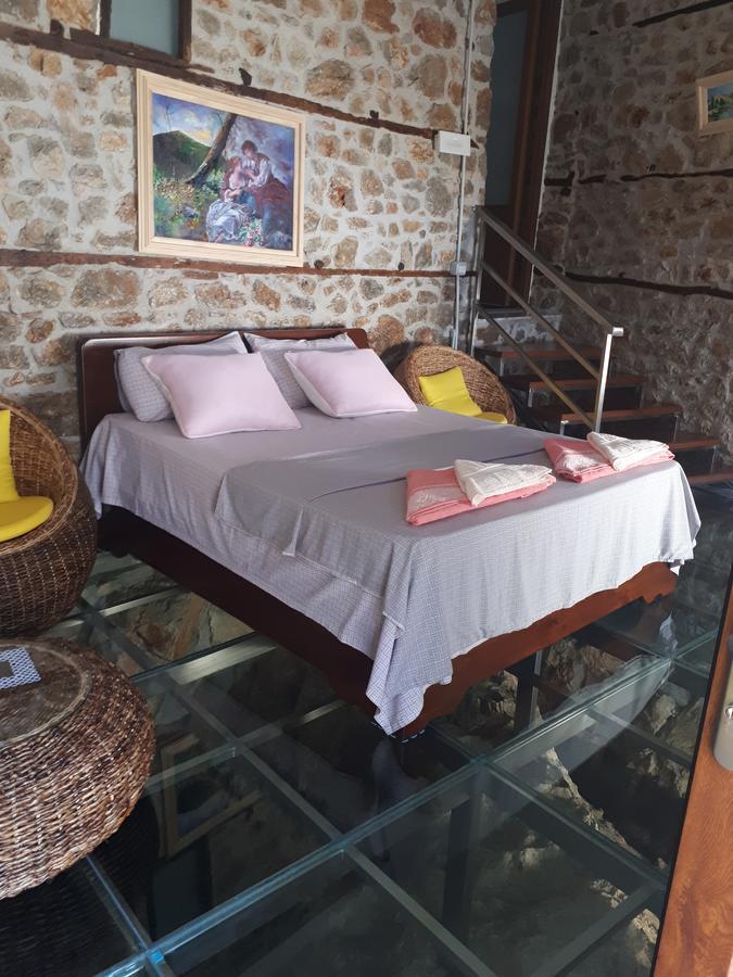 Nuci'S Home Glass Floor Tushemisht Exterior photo