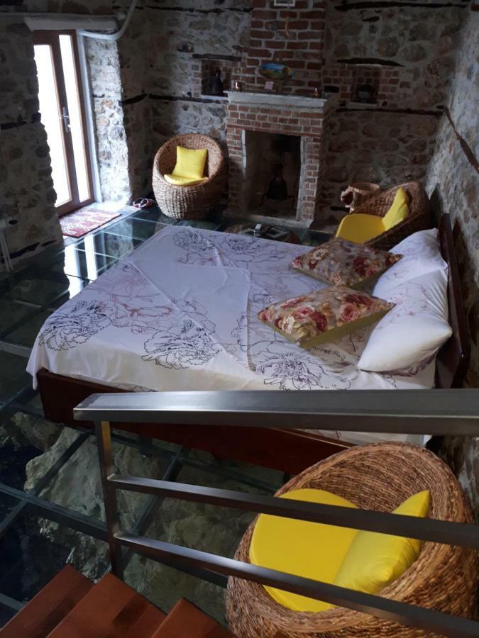 Nuci'S Home Glass Floor Tushemisht Exterior photo